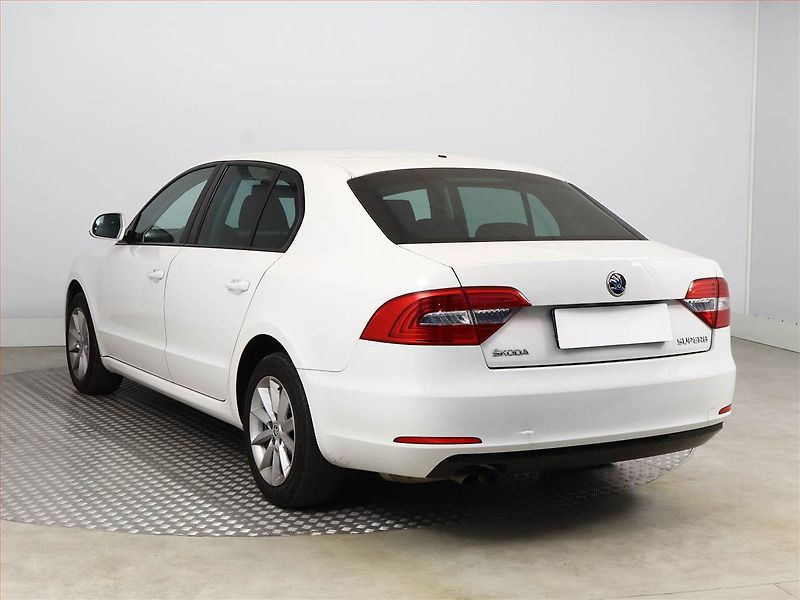 Škoda Superb (2015) Ambition 1.4 TSI, Xenony - fotka 4 z 18