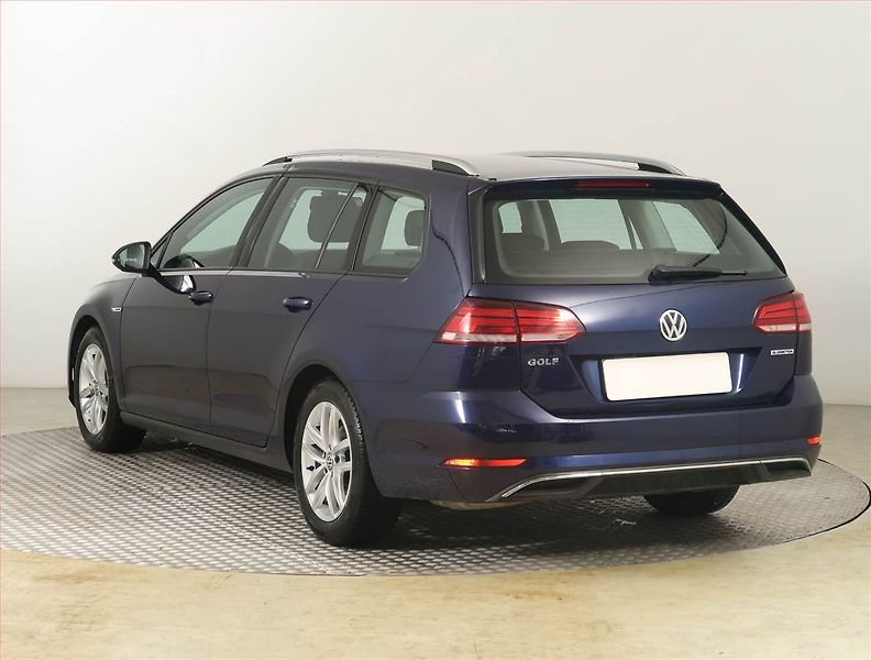 Volkswagen Golf (2019) 1.5 TSI, Tempomat - fotka 4 z 18