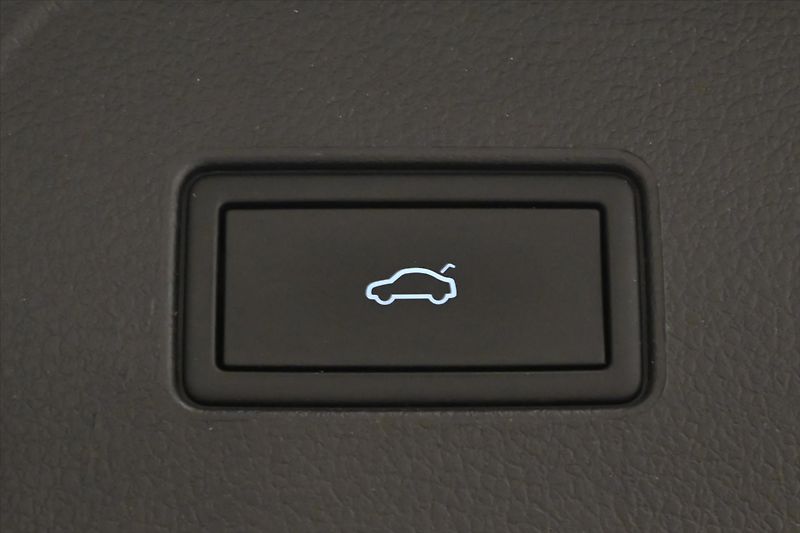 Volkswagen Passat 2,0 TDI 110kW DSG Business Zár - fotka 24 z 27