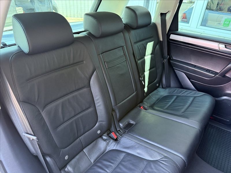 Volkswagen Touareg 3,0 TDI kůže,tažné,po servisu! - fotka 20 z 24