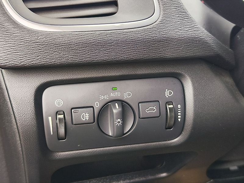 Volvo V40 2.0i/90kW kinetic - fotka 22 z 27