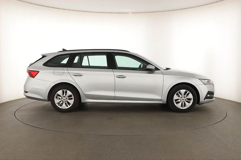Škoda Octavia (2022) Ambition 2.0 TDI, ČR,1.maj - fotka 6 z 19