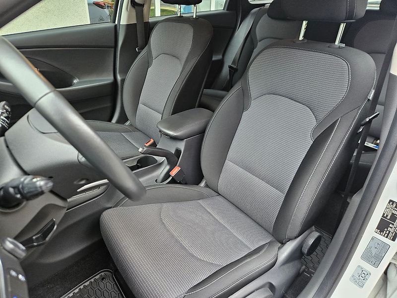 Hyundai i30 1,5i, Comfort 16, 1.majitel - fotka 12 z 32