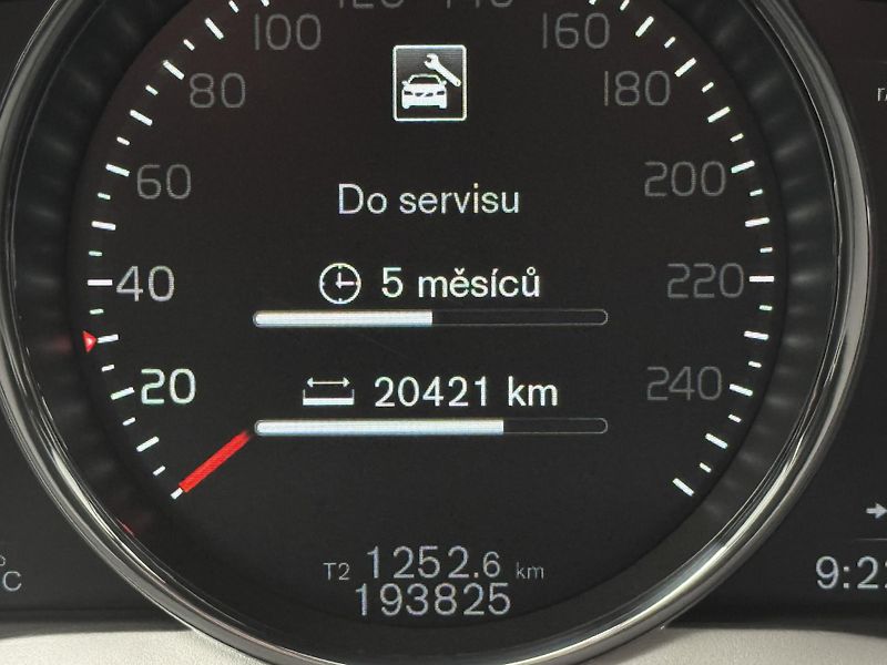 Volvo XC60 D4 AWD SUMMUM AUT - fotka 45 z 46