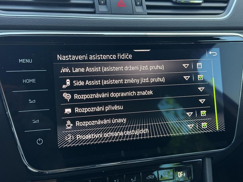 Škoda Superb 2.0 TDI 110kW L&K Combi DSG - fotka 17 z 38