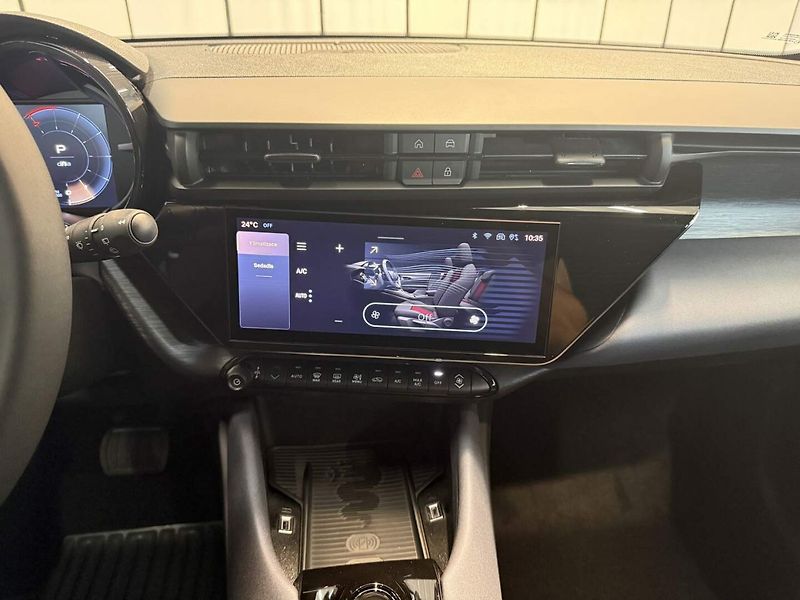 Alfa Romeo Junior (2026) Ibrida 1.2 Turbo Hybrid 145k - fotka 12 z 21