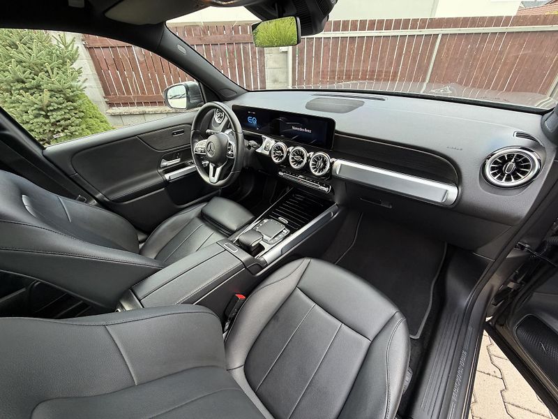 Mercedes-Benz EQB (2022) 300 4M, 7míst, Tažné, SOH 96% - fotka 9 z 12
