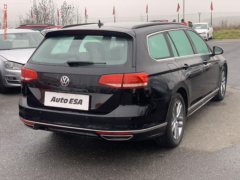 Volkswagen Passat (2015) 2.0 TDi, R-Line, DSG, LED - fotka 6 z 22