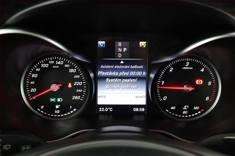 Mercedes-Benz GLC (2015) 220 d 4MATIC, 4X4 - fotka 9 z 20