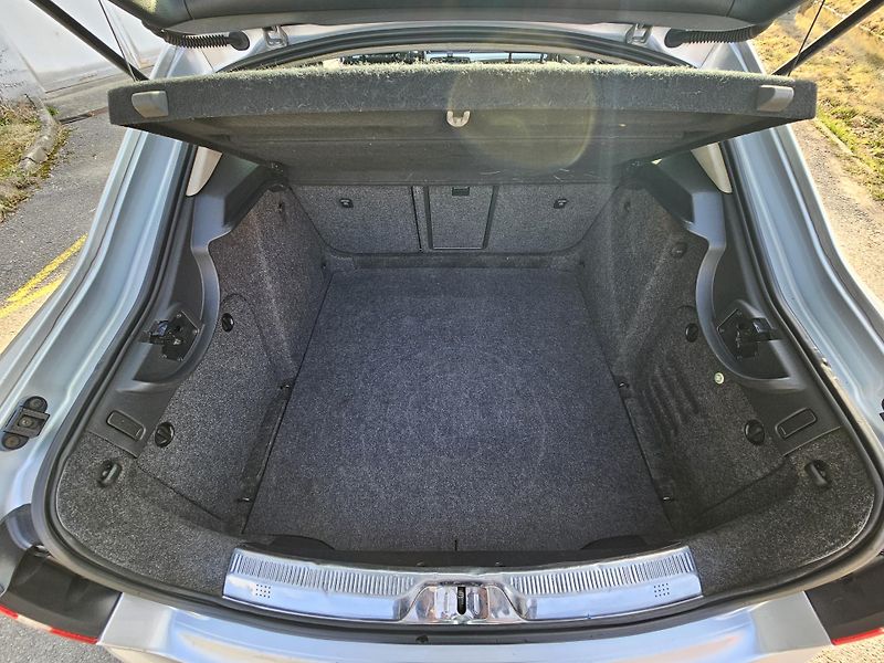 Škoda Superb (2011) 2.0TDI - fotka 17 z 19