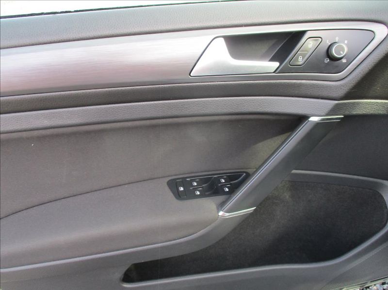 Volkswagen Golf 1,0 TSI,klima,Apple/Android - fotka 12 z 28