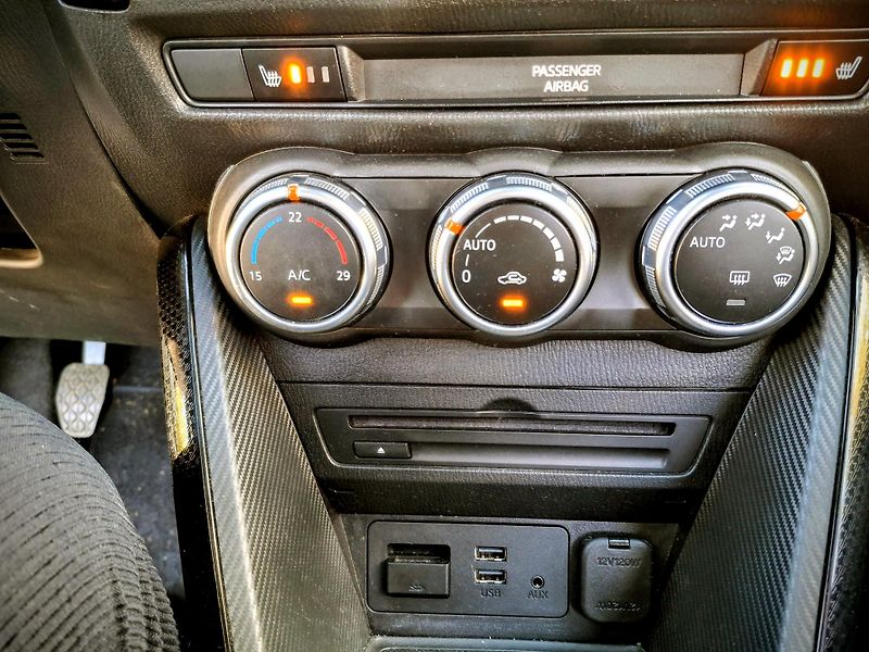 Mazda 2 1.5 benzin 66 kw - fotka 23 z 31