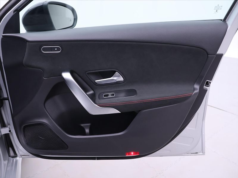 Mercedes-Benz Třídy A 1,3 A 250 e DCT 118kW CZ - fotka 13 z 34