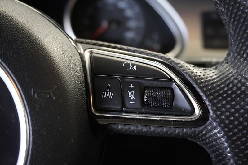Audi Q7  4,2 TDI QUATTRO S-LINE AUT. - fotka 19 z 40