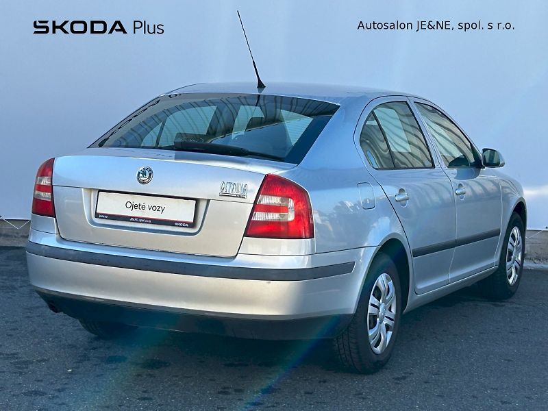 Škoda Octavia (2006) Ambiente 1.6 FSI 85 kW - fotka 2 z 23