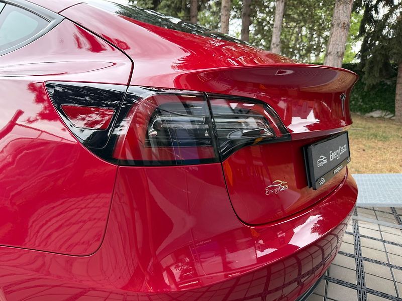 Tesla Model 3 Long Range AWD - fotka 8 z 40