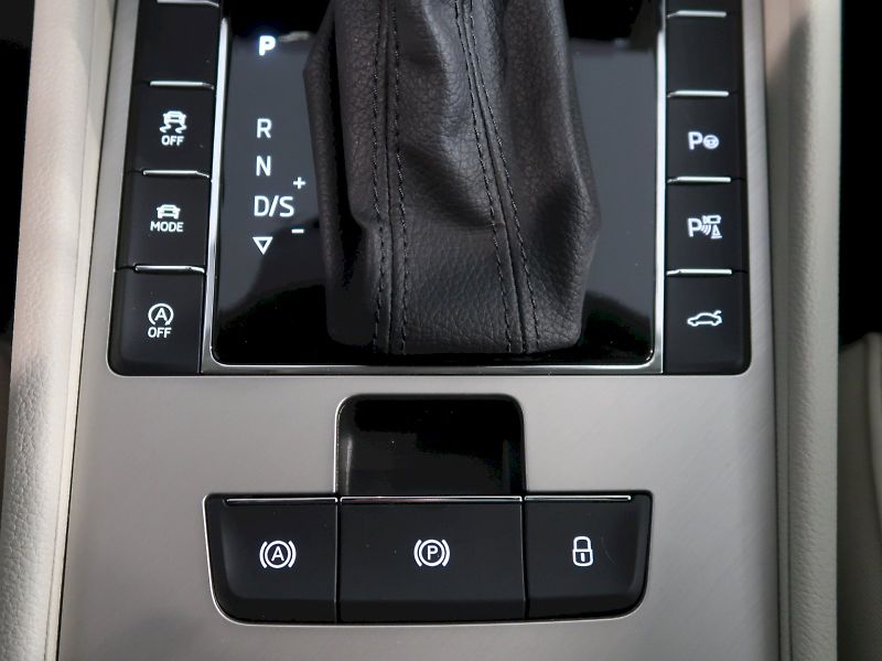 Škoda Superb (2022) LAURIN&KLEMENT 2.0TSI 140KW DS - fotka 39 z 49