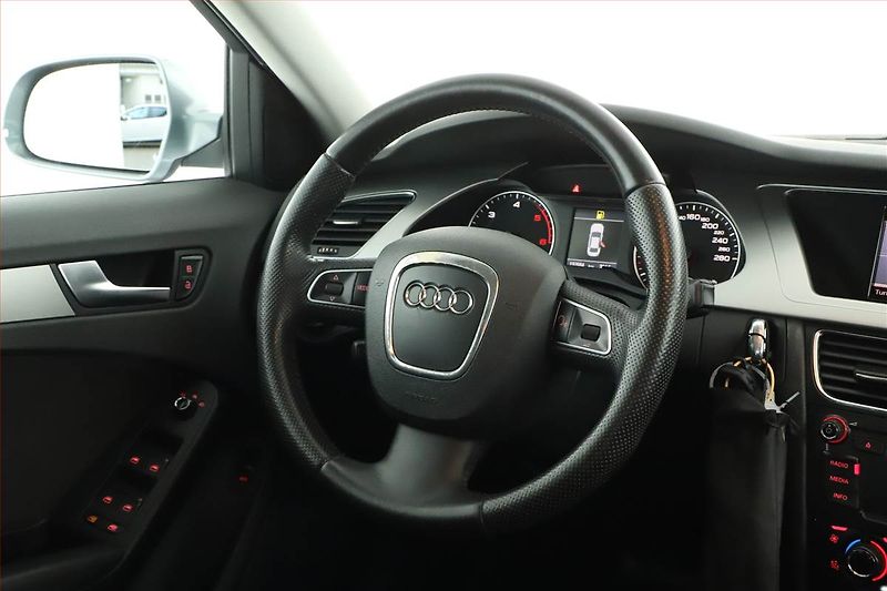 Audi A4 (2012) 2.0 TDI, Automat, Kůže - fotka 13 z 15