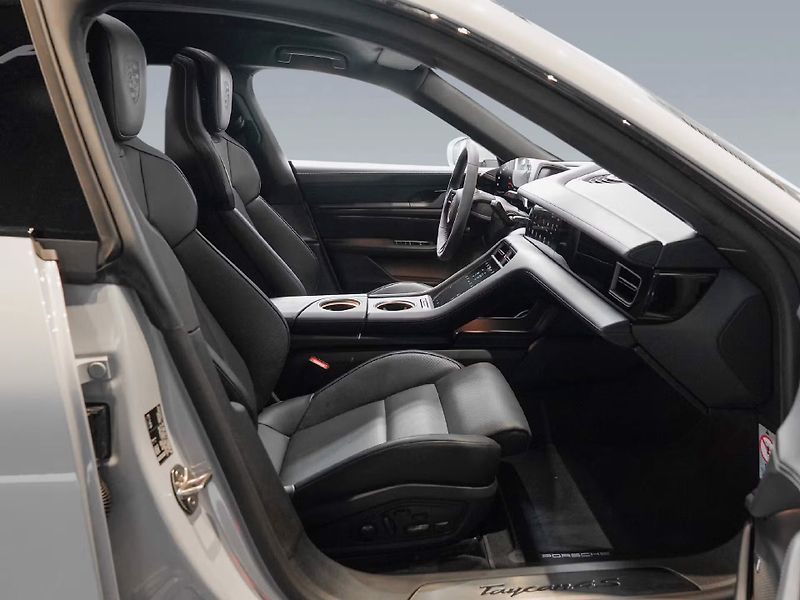 Porsche Taycan 4S Sport Turismo Pano 360 Soft - fotka 13 z 29