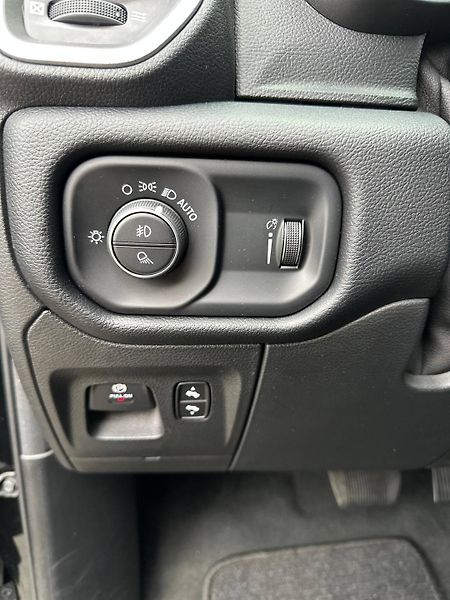 Dodge RAM (2021) 5.7 V8 HEMI LONG STAR ETORQUE - fotka 10 z 27