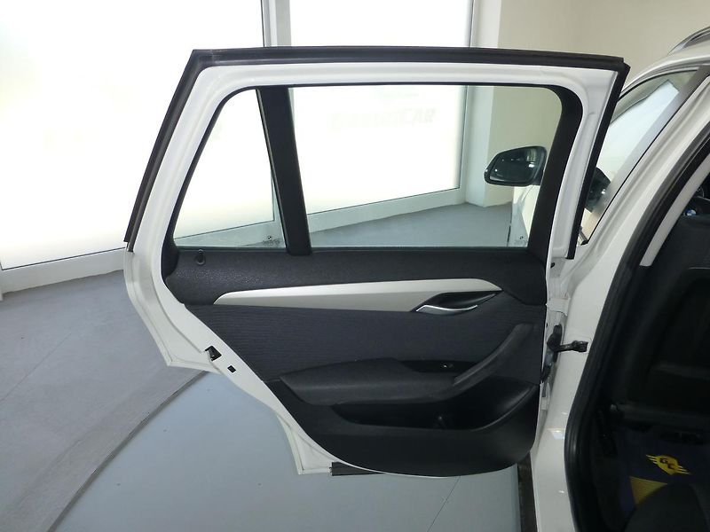 BMW X1 (2014) 2,0D*X-DRIVE**NAVI*ALU**XENONY - fotka 12 z 23