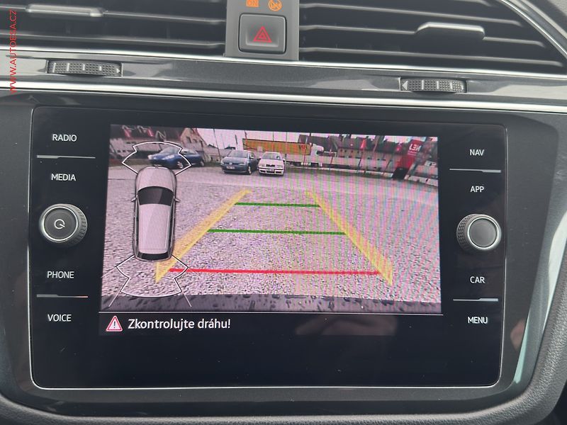 Volkswagen Tiguan (2021) 2.0 TDi 4x4, DSG, LED, kamera - fotka 15 z 21