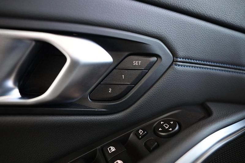 BMW Řada 3 330d xDrive Touring - fotka 24 z 25