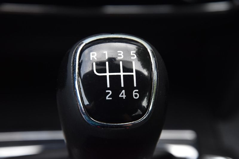Škoda Superb 1.6 TDi 6st,KLIMA,NAVI,PDC,ALU - fotka 22 z 39