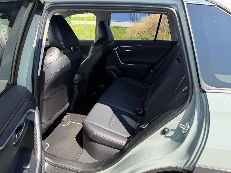 Toyota RAV4 2.5 HSD e-CVT AWD Adventure - fotka 22 z 29