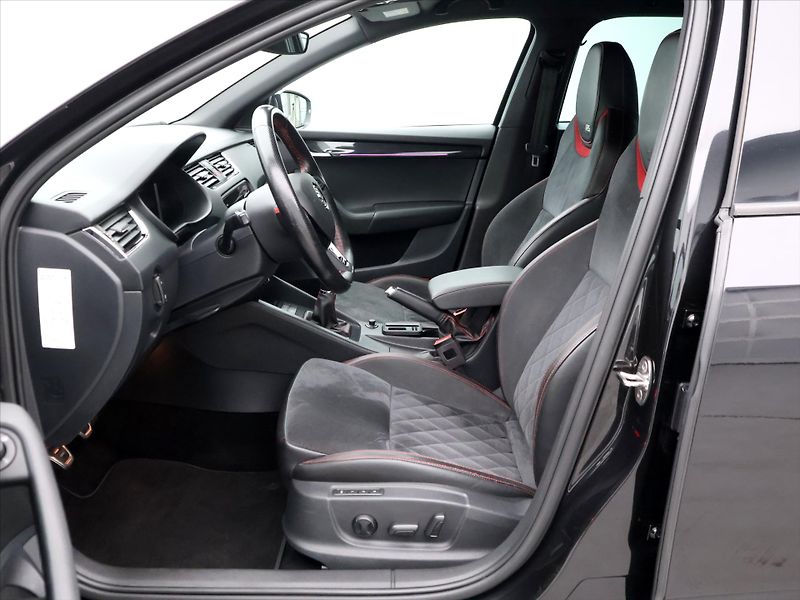 Škoda Octavia RS 2.0 TSI 180kW Challenge - fotka 11 z 32