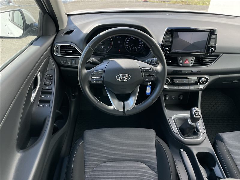 Hyundai i30 1,5 T-GDI Combi Comfort PDC - fotka 7 z 23