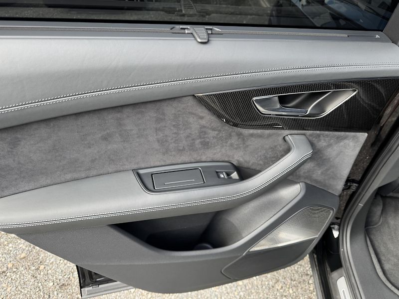 Audi SQ7 SQ7,373kw,7míst,ČR-1.maj. - fotka 16 z 51