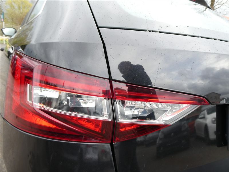 Škoda Superb 1,6 TDi 88kW DPH 2x kola - fotka 11 z 35