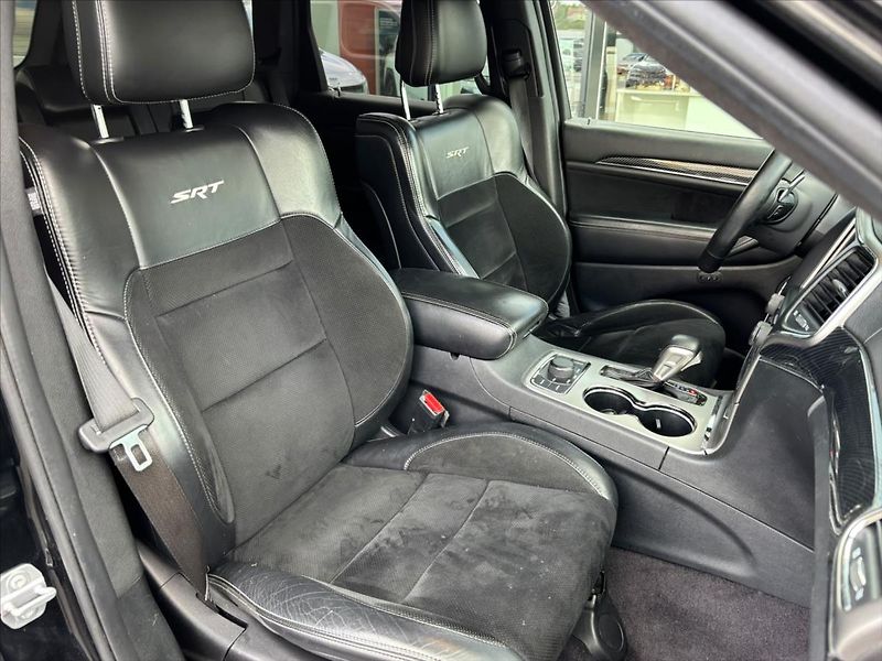 Jeep Grand Cherokee 6,4 SRT  6,4 V8 Hemi - fotka 27 z 30