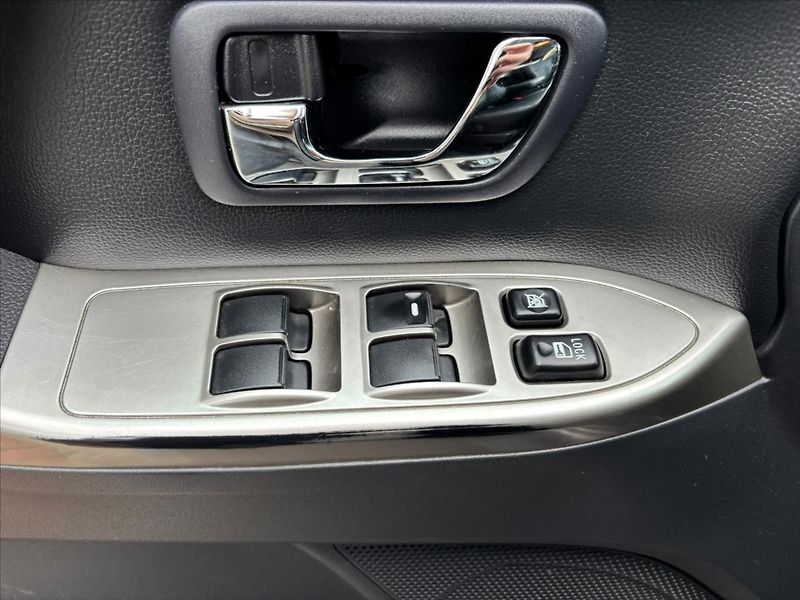 Mitsubishi Pajero 3,2 DI-D  Instyle 4x4+Serviska - fotka 25 z 32
