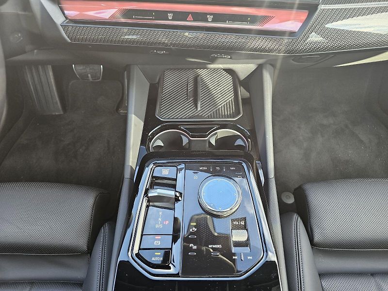 BMW Řada 5 520d xDrive Touring M Sport - fotka 17 z 23