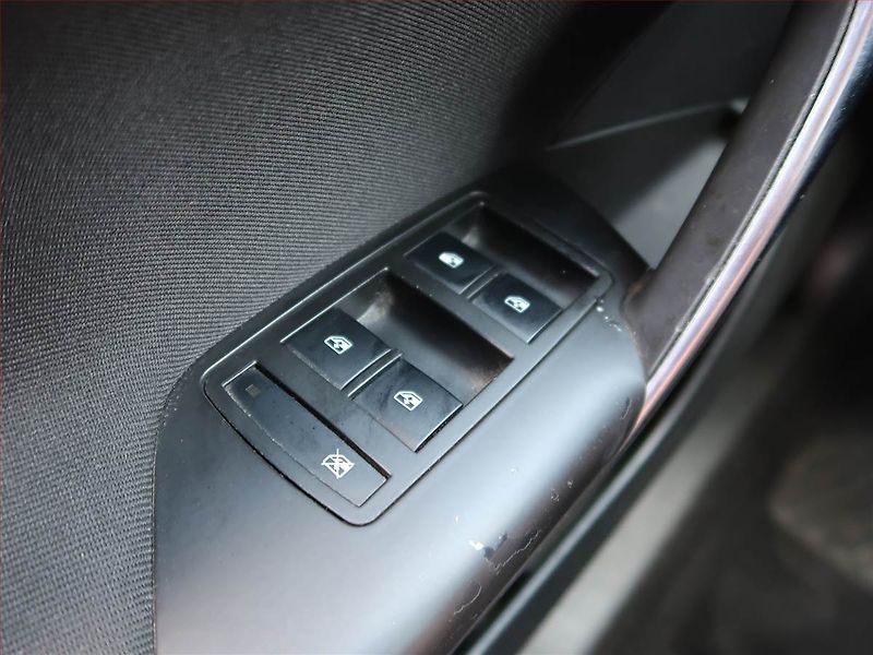 Opel Insignia (2012) 2.0 CDTI, 4X4, Automat - fotka 16 z 17