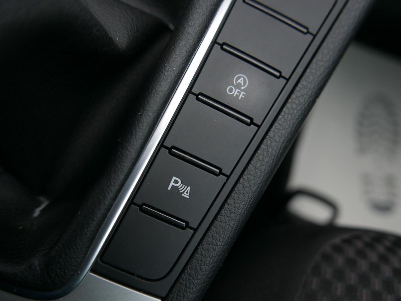 Volkswagen Passat 1,6 TDI 77kW Kombi - fotka 34 z 38