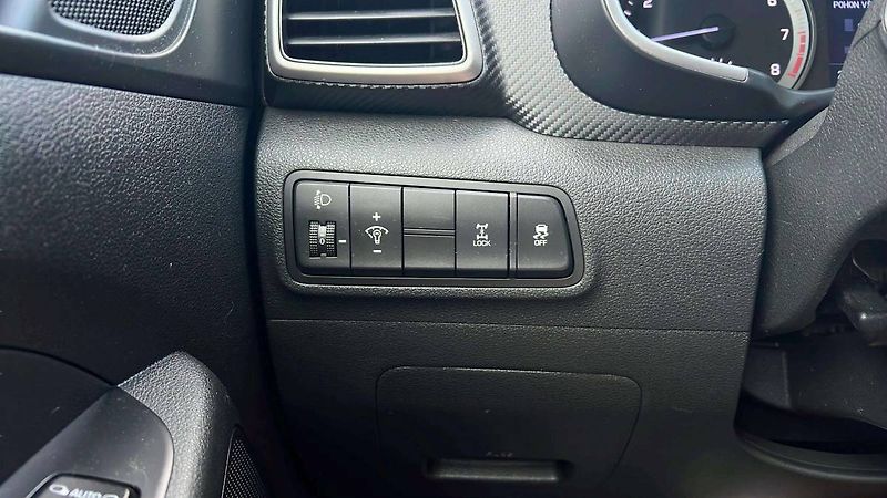 Hyundai Tucson 1,6 TGDI 130kW DCT 4WD Trikolo - fotka 33 z 40