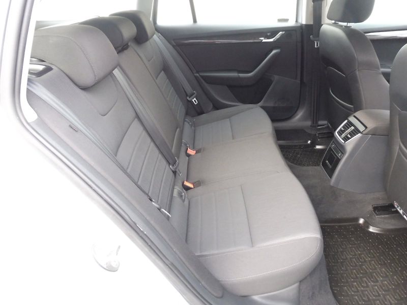 Škoda Octavia (2015) Combi Style Elegance 1,4 TSI C - fotka 20 z 27