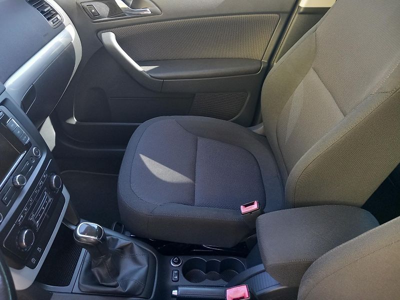 Škoda Yeti (2011) 1,6TDi TOPSTAV 1.MAJ. NOVÁ STK - fotka 28 z 39