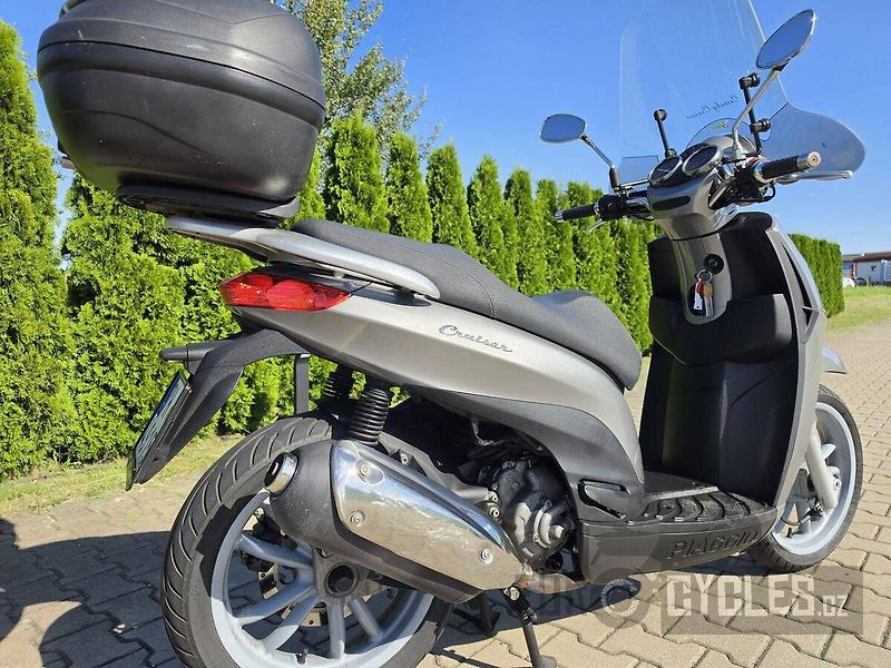 Piaggio Carnaby 300 (2010) - fotka 6 z 13