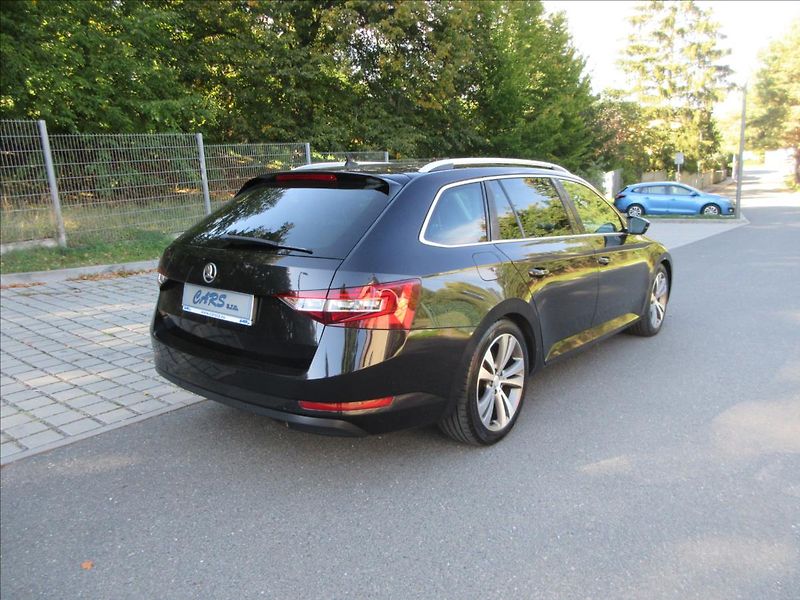 Škoda Superb 2,0 TDi 110 Kw, Style, DSG, No - fotka 9 z 36