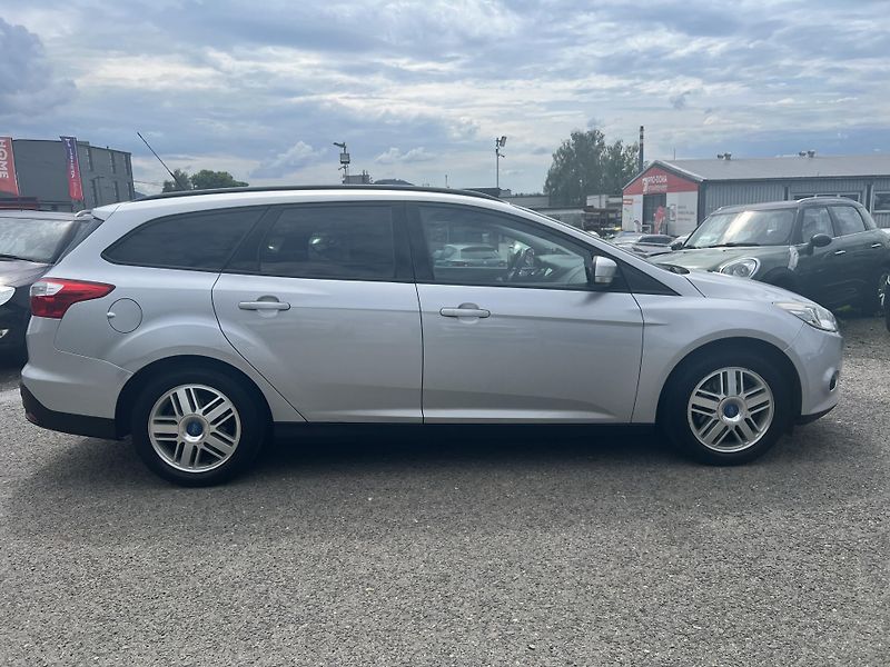 Ford Focus 1.6i KLIMATIZACE NAVI ALU KOLA - fotka 8 z 42