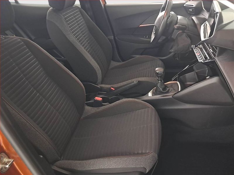 Peugeot 2008 (2020) Active 1.2 PureTech, ČR,1.maj - fotka 9 z 19
