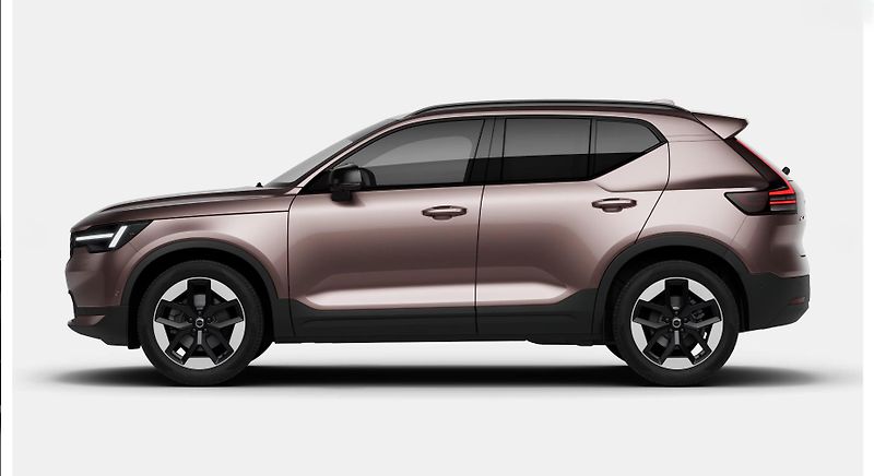 Volvo XC40 (2026) B3 PLUS AUT - fotka 2 z 15