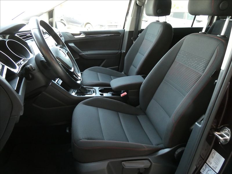 Volkswagen Touran 1,4 TSi 110kW DSG, navi, závěs - fotka 17 z 43