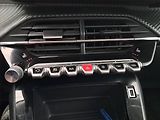 Peugeot 2008 (2020) 1.2 PureTech, Tempomat - náhled 15