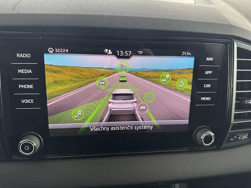 Škoda Karoq (2024) 2,0TDi DSG 4x4 LED TAŽNÉ NAVI - fotka 28 z 37