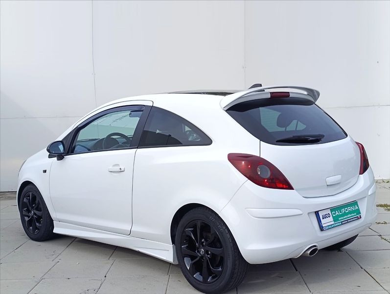 Opel Corsa 1,4 i Klima Navigace Alu - fotka 11 z 30